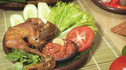 Ayam Kyat, Ruko Florencia