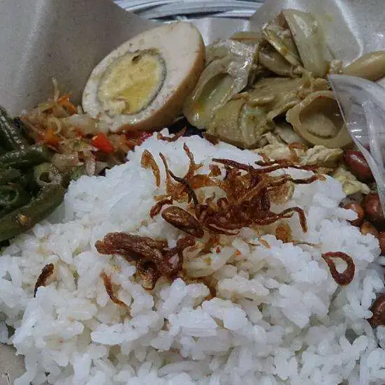 Gambar Makanan Nasi Bali Bu Made Swendri 8