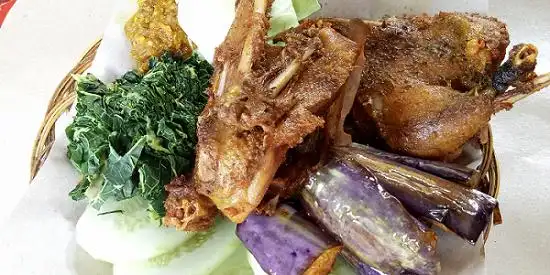 "Gama" Mbak Tik Ayam Goreng Kampung & Bebek Goreng, Poncol