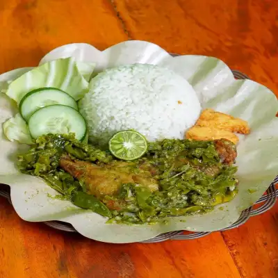 Ayam Penyet Cabe Ijo Mas Suryo, Sukabumi