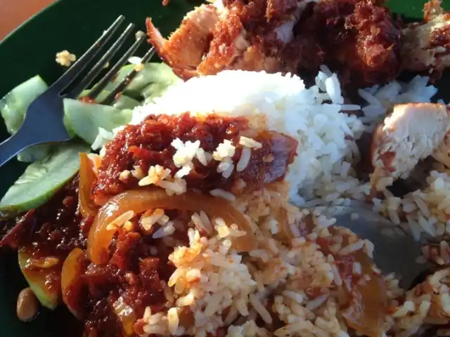 Nasi Lemak Kukus Ayam Goreng Halia Hulu Langat Food Photo 15