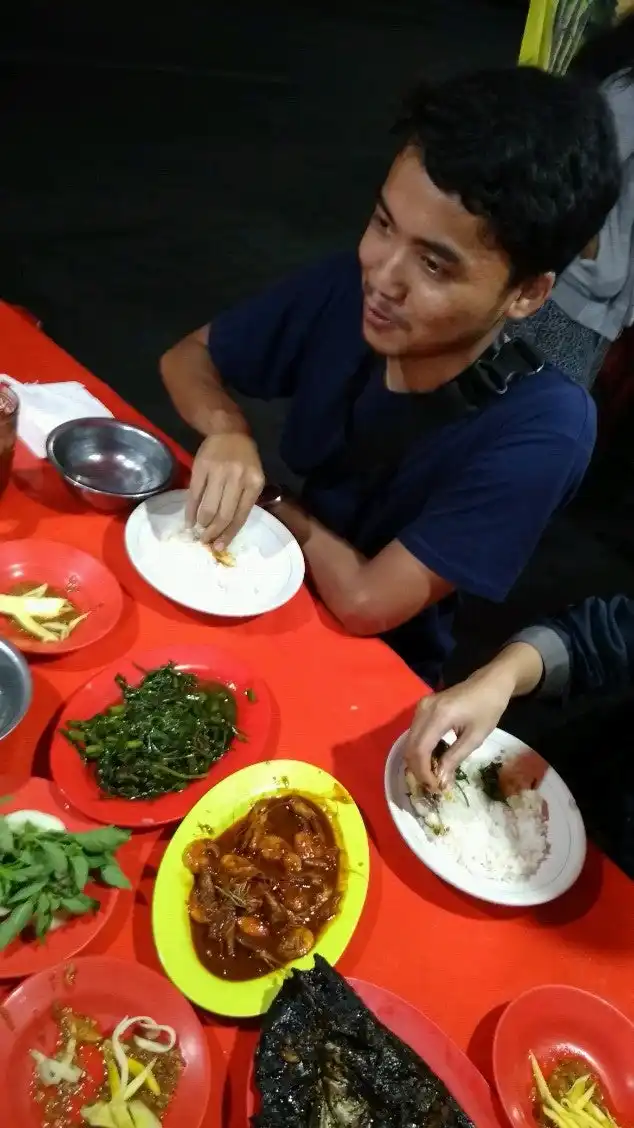 Seafood Genteng Besar