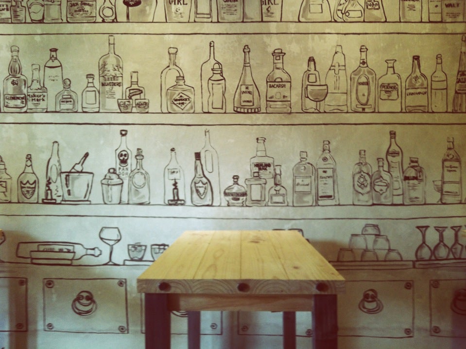 RED & WHITE Wine And Spirits terdekat Restoran dan Tempat Makan Bar