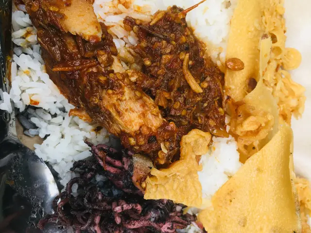 Gambar Makanan Warung Nasi Tongkol Bu Karmini 8