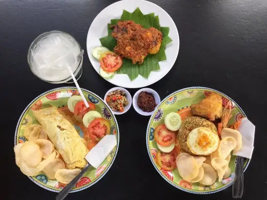 Gambar Makanan Bale Bengong Family Resto 11