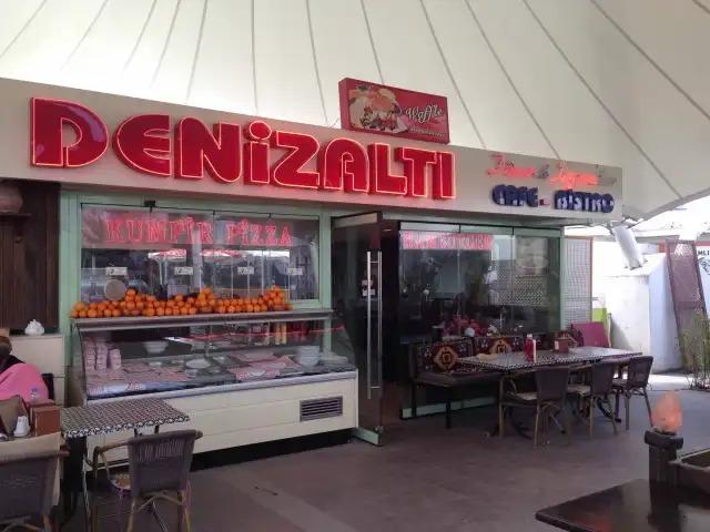 Denizaltı'nin yemek ve ambiyans fotoğrafları 3