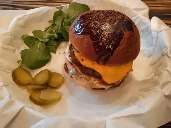 Piper Cub Burger'nin yemek ve ambiyans fotoğrafları 1