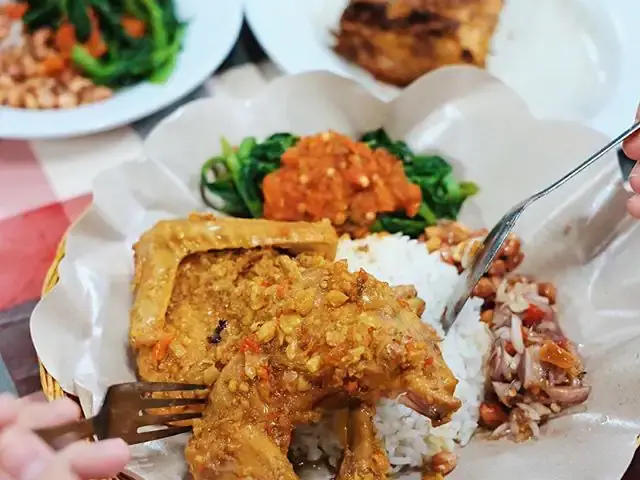 Gambar Makanan Ayam Betutu Khas Gilimanuk Bali 6