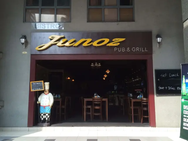 Junoz Pub & Grill Food Photo 2