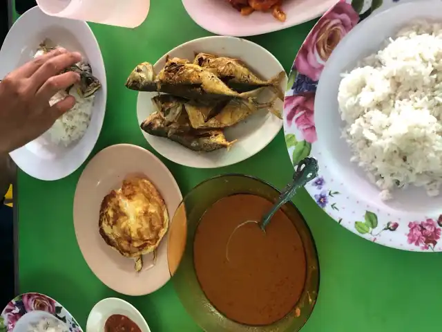 Kak Yang Gulai Panas Ikan Temenung Food Photo 15