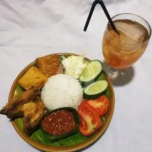 Gambar Makanan Lesehan Pecel Lele Lestari & Seafood, Srengseng Sawah 11