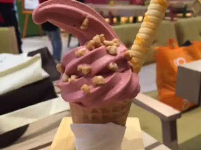 Gambar Makanan Gojira Ice Cream Bar 10