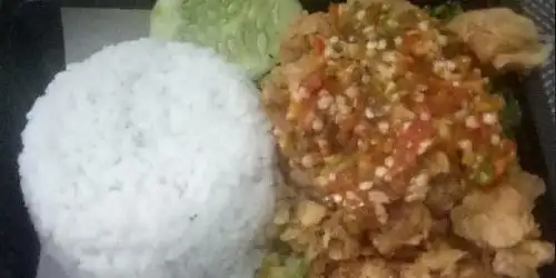 Ayna Ayam Geprek, Kanigaran