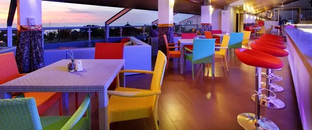 Gambar Makanan Triple S Rooftop Bar & Lounge - Best Western Hotel 2