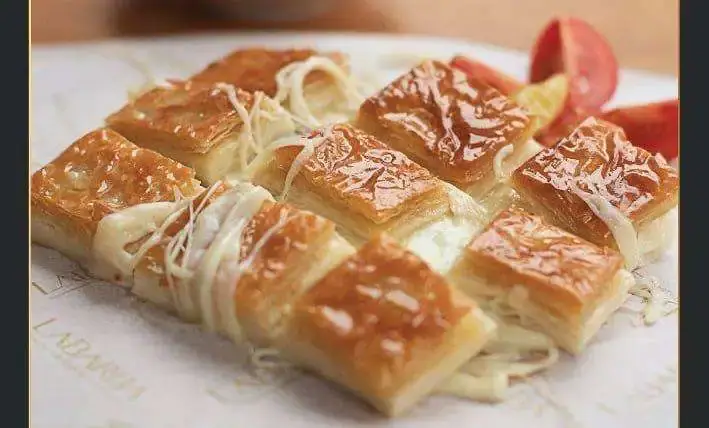 Meşhur Sarıyer Börek & Cafe'nin yemek ve ambiyans fotoğrafları 5