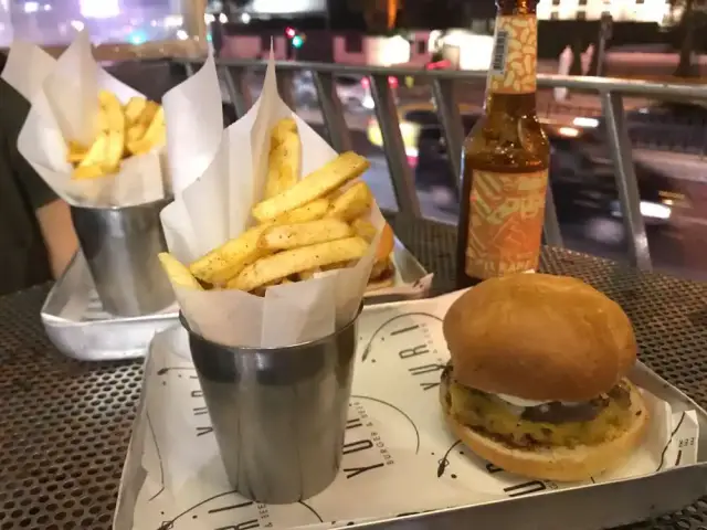 Yuri Burger & Beer'nin yemek ve ambiyans fotoğrafları 32