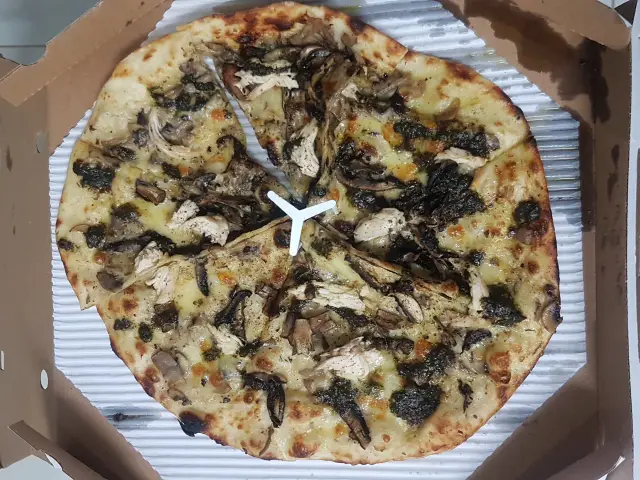 Gambar Makanan Pizza Marzano 3