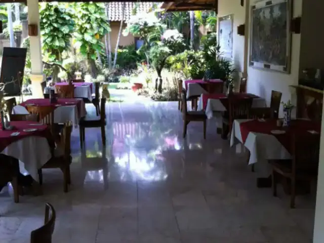 Flamboyan Restaurant  - Parigata Resorts & Villas Group