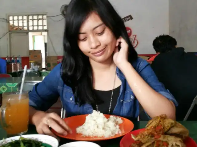 Gambar Makanan Warung Makan Ayam Betutu Asli Men Tempeh Ferry 7