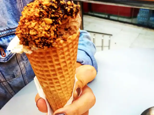 Meşhur Dondurmacı Ali Usta'nin yemek ve ambiyans fotoğrafları 73