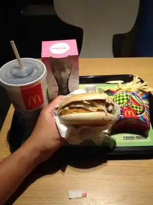 McDonald&apos;s'nin yemek ve ambiyans fotoğrafları 3