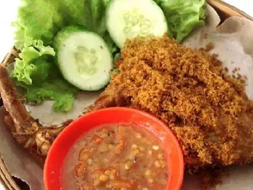 Ayam Penyet Serundeng Bu Wasiah, Cikini