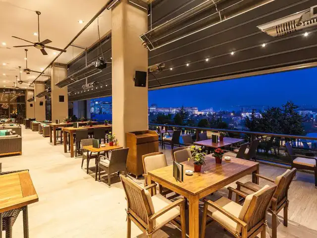 Veranda Bar & Terrace - Hilton İstanbul Bosphorus'nin yemek ve ambiyans fotoğrafları 9