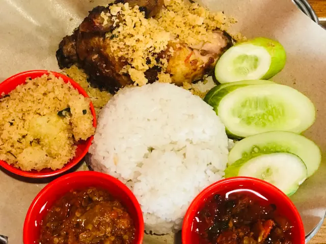 Gambar Makanan AyamGulingKotaBambu 1