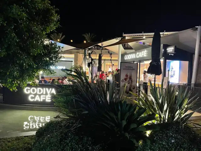 Godiva Cafe'nin yemek ve ambiyans fotoğrafları 6