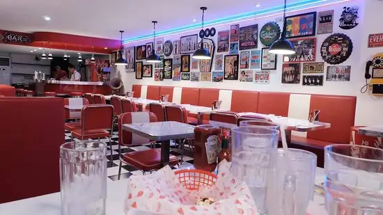 7twenty7 American diner