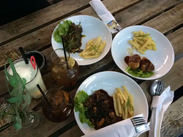 Gambar Makanan Lusso Cafe & Resto 19