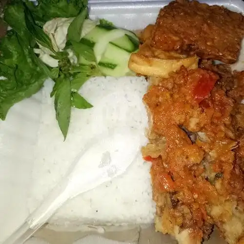 Gambar Makanan Ayam Geprek Dan Pisang Keju Queenbee, Karangploso 4