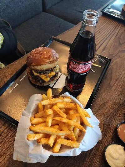 Unique Burgers'nin yemek ve ambiyans fotoğrafları 6