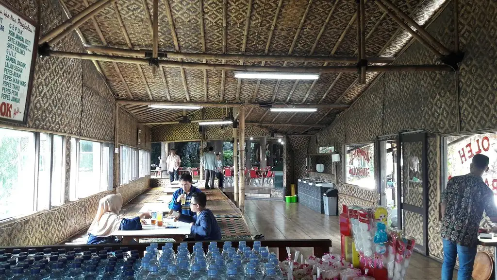 Saung Pengkolan