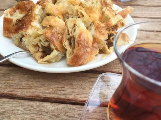 Tarihi Yeniköy Börekçisi'nin yemek ve ambiyans fotoğrafları 31
