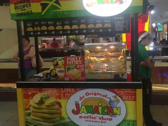 de Original Jamaican Pattie Shop and Juice Bar Food Photo 3