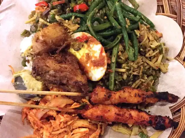 Gambar Makanan Nasi Bali Bu Made Swendri 4