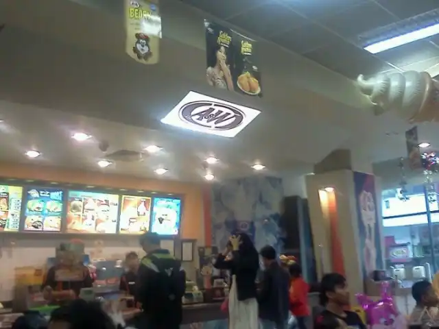 Gambar Makanan A&W Resto Supermall 1