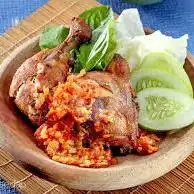 Gambar Makanan Ayam Penyet Sambel Ulek Dan Sambel Ijo "BUDE" 8