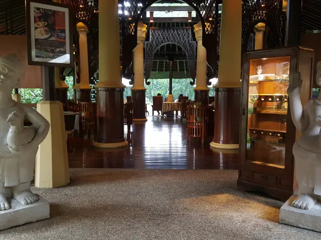 Gambar Makanan Mahoni Bar - Novotel Bogor Golf Resort & Convention Center 4