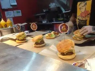 Bomber's Burger