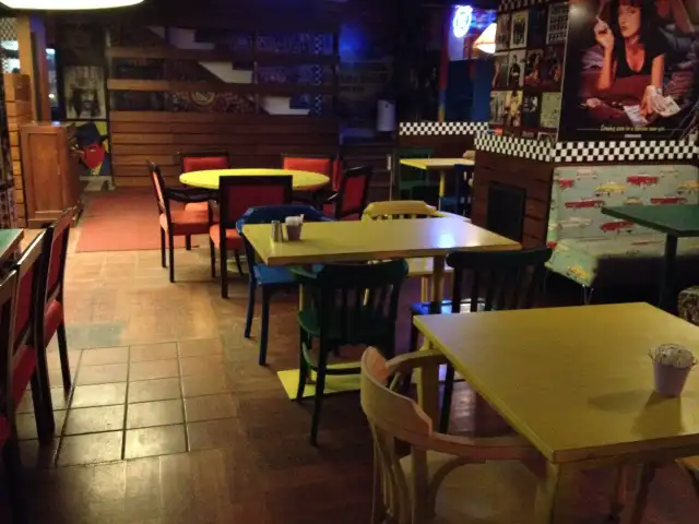Big Yellow Taxi Benzin Cafe'nin yemek ve ambiyans fotoğrafları 7