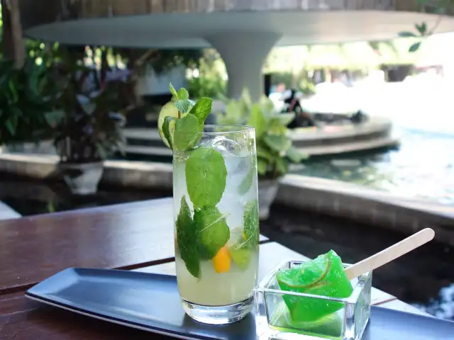 Gambar Makanan Lagoon Pool Swim Up Bar - Le Meridien Jimbaran 12