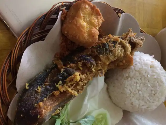 Gambar Makanan Ayam Goreng Ibu Djagat 16