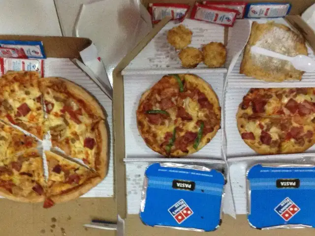 Gambar Makanan Domino's Pizza 9