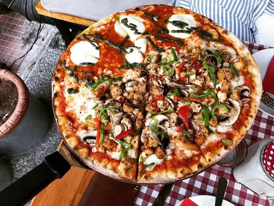 La Favola Pizzeria'nin yemek ve ambiyans fotoğrafları 1