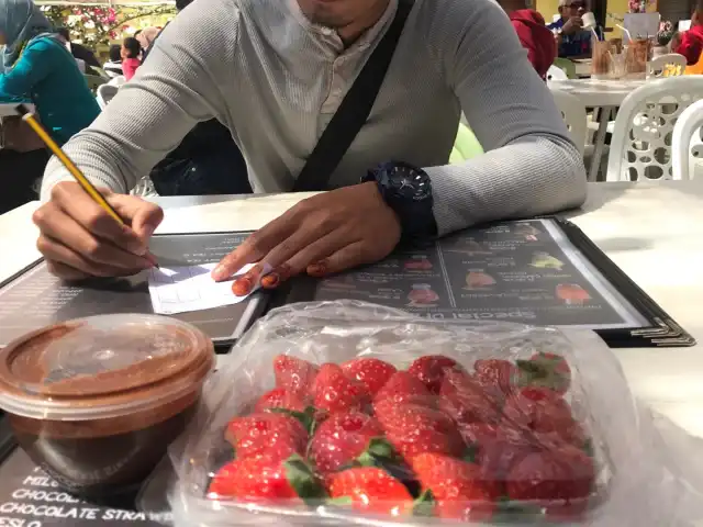 Strawberries Cafe Taman Sedia Food Photo 5