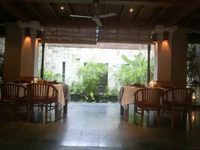Angkul Angkul Restaurant - The Ubud Village Resort