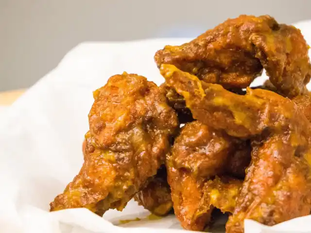 21 Dubs Flavored Chicken Wings Food Photo 8