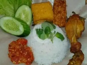 Nasi Tempong Mak Nyak, Sayan